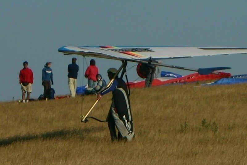 Rigid wing flies when paragliders blown out
